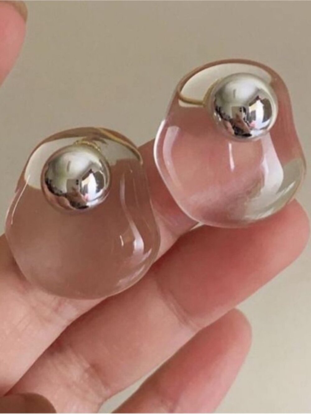 New! Zoey Clear Acrylic Earrings (1013) NWOT